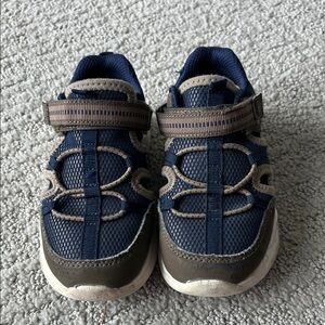 Stride Rite sneaker sandal, 9M very good condition